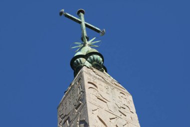 Cima dell'Obelisco egiziano Flaminio in Piazza del Popolo - uno dei tredici antichi obelischi di Roma, Italy