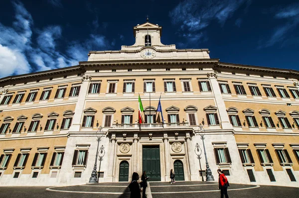 Palazzo Montecitorio at the Piazza Montecitorio, Roma Eski Bölgesi, İtalyan Parlamentosu Temsilci Odası Koltuğu, Roma, İtalya