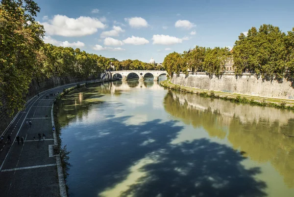 Ponte Sisto Πάνω Από Τον Ποταμό Τίβερη Τρούλο Του Αγίου — Φωτογραφία Αρχείου