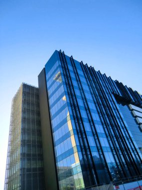 Roma Eur, aşağıdan görünümünü bir gökdelen muhit alan, Euroma2 alışveriş merkezi, Lazio, İtalya.