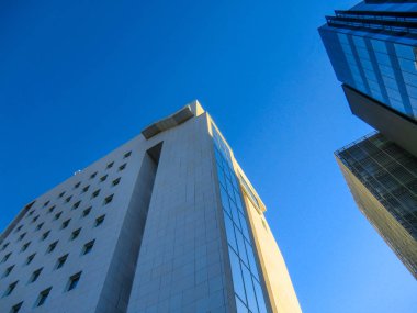 Roma Eur, aşağıdan görünümünü bir gökdelen muhit alan, Euroma2 alışveriş merkezi, Lazio, İtalya.