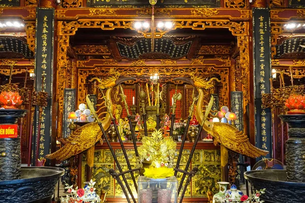 Quan Thanh Tapınağı, nam-ı diğer Tran Vo Tapınağı, 1010 ve 102 yılları arasında inşa edilmiş.