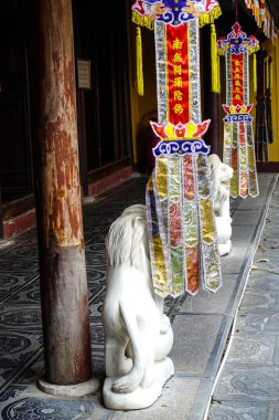 Tran Quoc Pagoda (orijinal adıyla Khai Quoc), Batı Gölü kıyısında yer alan Thanh Nien 'de sayısız tapınağı bulunan en eski Budist tapınağı (541-548). Yen Phu, Tay Ho, Ha Noi, Hanoi, Vietnam. Temmuz 202