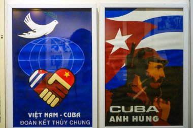 Savaş Kalıntıları Müzesi içinde asılı Vietnam 'a uluslararası destek afişi Ho Chi Minh City, Temmuz 2025. 