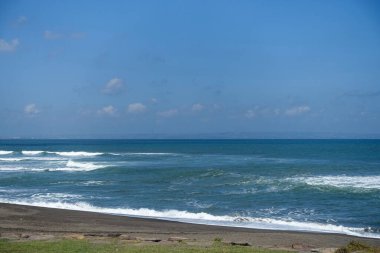 Endonezya 'nın büyüleyici Cemagi köyünde bulunan Bali Seseh Sahili, sakin ve otantik bir Bali sahili deneyimi sunan ve bu koşuşturma ve koşuşturmadan barışçıl bir kaçış sağlayan gizli bir mücevher. Bali, Endonezya, Ağustos 2025