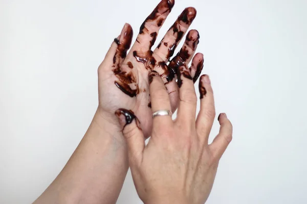 Mulher com um tratamento de chocolate — Fotografia de Stock