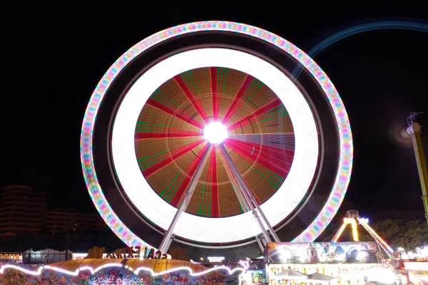 Larga exposición de una rueda de hurón por la noche — Foto de Stock