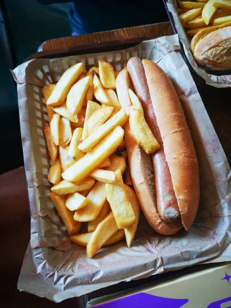 kutusunda fast food götürmek için