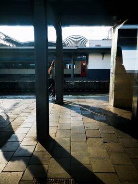 Tren istasyonunda bir platform