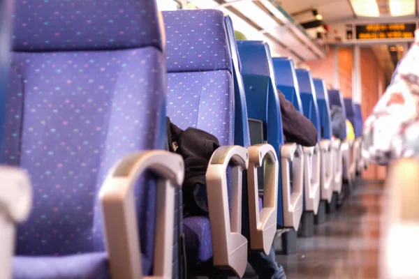 Sedili vuoti sul treno passeggeri — Foto Stock