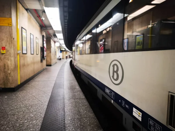 Subway train at the underground station — Stockfoto