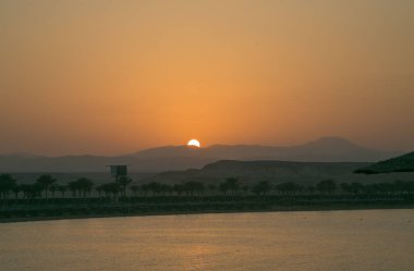 Mısır'daki kırmızı deniz günbatımı