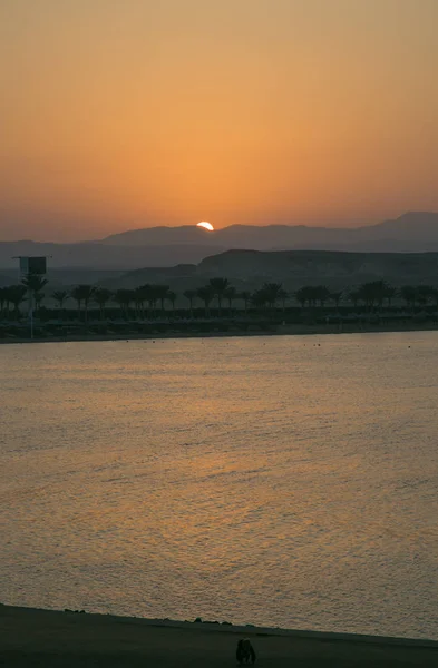 Puesta de sol junto al Mar Rojo en Egipto — Foto de Stock