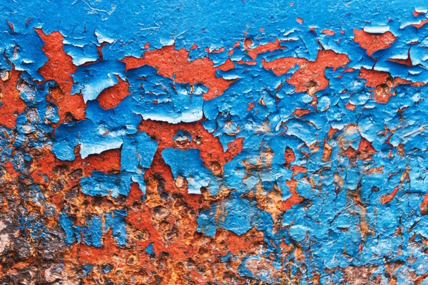 Mavi boyalı metal pas doku ile. Kırmızı boya, mavi rusty. Benzersiz eski arka plan, kopya alanı ile yüzey. Pas doku ile eski mavi boyalı duvar. Grunge paslı metal arka plan. Pas lekeleri.
