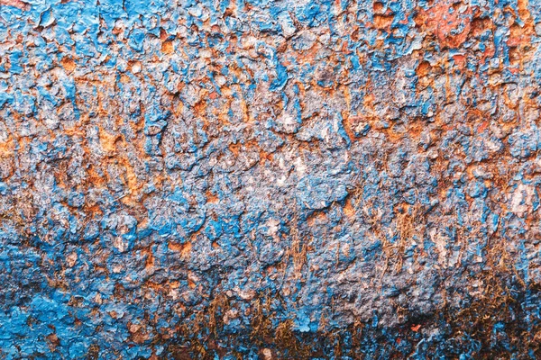 Mavi boyalı metal pas doku ile. Kırmızı boya, mavi rusty. Benzersiz eski arka plan, kopya alanı ile yüzey. Pas doku ile eski mavi boyalı duvar. Grunge paslı metal arka plan. Pas lekeleri.