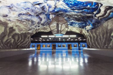 Stockholm, İsveç - Temmuz 15,2018: Stockholm yeraltı metro ya da tunnelbana İstasyonu Tekniska Hogskolan veya Teknoloji Enstitüsü
