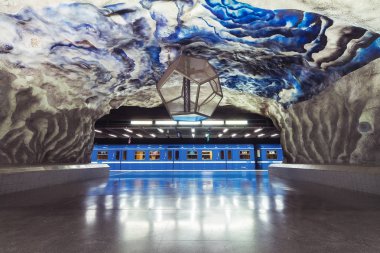 Stockholm, İsveç - Temmuz 15,2018: Stockholm yeraltı metro ya da tunnelbana İstasyonu Tekniska Hogskolan veya Teknoloji Enstitüsü