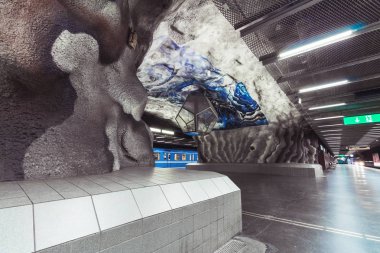 Stockholm, İsveç - Temmuz 15,2018: Stockholm yeraltı metro ya da tunnelbana İstasyonu Tekniska Hogskolan veya Teknoloji Enstitüsü