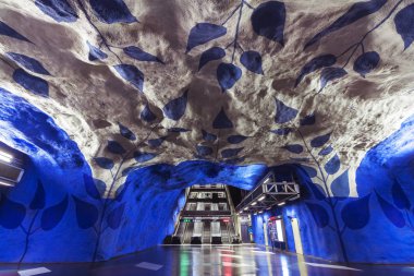 Stockholm, İsveç - Temmuz 15,2018: Stockholm yeraltı metro veya tunnelbana Ana İstasyonu T-Centralen. En güzel metro istasyonu Stockholm.
