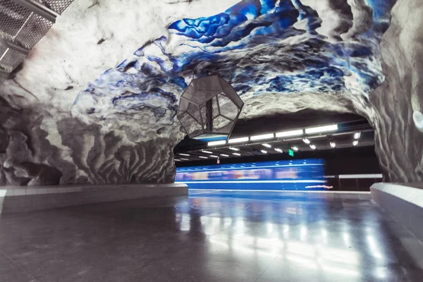 Stockholm, İsveç - Temmuz 15,2018: Stockholm yeraltı metro ya da tunnelbana İstasyonu Tekniska Hogskolan veya Teknoloji Enstitüsü