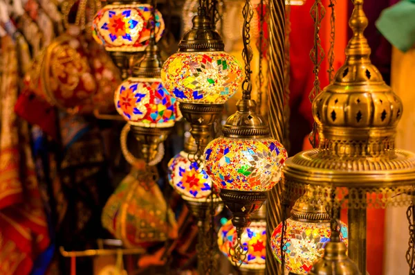 Hagyományos lámpa-shot a Dubai Spice Souk — Stock Fotó