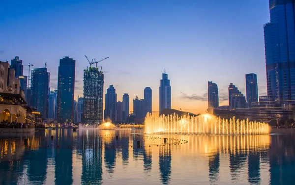 Fuente de danza del agua Dubai Mall — Foto de Stock