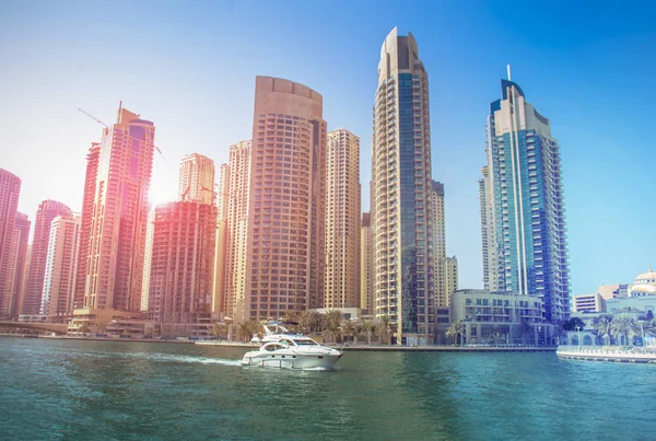 Edificio moderno de Dubai Marina — Foto de Stock