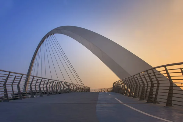 Dubai Water aquaduct — Stockfoto