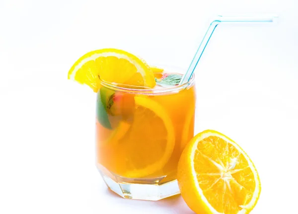 Apelsinjuice och jordgubbs Kiwi citron smoothie kall dryck med — Stockfoto