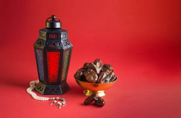 Kırmızı Renk Ramazan iftar görüntüsü 