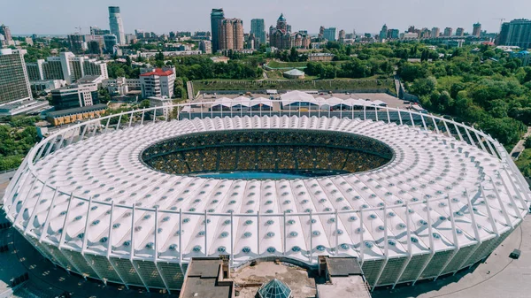 Olimpiyat Stadı. 5 Nisan 2018. Kiev. Ukrayna. Havadan görünümü Olimpiyat MGK. Şampiyonlar Ligi. Futbol Sahası.