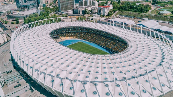 Olimpiyat Stadı. 5 Nisan 2018. Kiev. Ukrayna. Havadan görünümü Olimpiyat MGK. Şampiyonlar Ligi. Futbol Sahası.