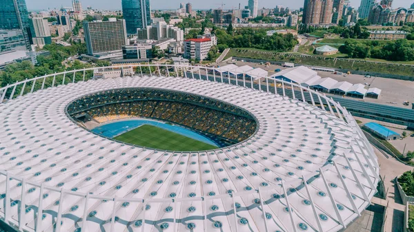 Olimpiyat Stadı. 5 Nisan 2018. Kiev. Ukrayna. Havadan görünümü Olimpiyat MGK. Şampiyonlar Ligi. Futbol Sahası.