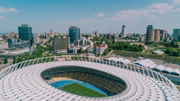 Olimpiyat Stadı. 5 Nisan 2018. Kiev. Ukrayna. Havadan görünümü Olimpiyat MGK. Şampiyonlar Ligi. Futbol Sahası.