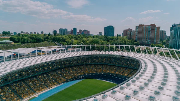 Olimpiyat Stadı. 5 Nisan 2018. Kiev. Ukrayna. Havadan görünümü Olimpiyat MGK. Şampiyonlar Ligi. Futbol Sahası.