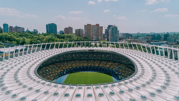 Olimpiyat Stadı. 5 Nisan 2018. Kiev. Ukrayna. Havadan görünümü Olimpiyat MGK. Şampiyonlar Ligi. Futbol Sahası.