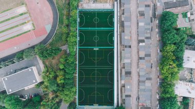 Havadan görünümü küçük futbol sahası. Spor. Yeşil çimen.
