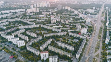 Kiev. Ukrayna. 10 Temmuz 2017. Metro Chernigovskaya. Binaların havadan görünümü. Megapolis.