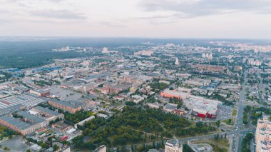 Kiev. Ukrayna. 10 Temmuz 2017. Metro Chernigovskaya. Binaların havadan görünümü. Megapolis.