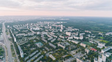 Kiev. Ukrayna. 10 Temmuz 2017. Metro Chernigovskaya. Binaların havadan görünümü. Megapolis.