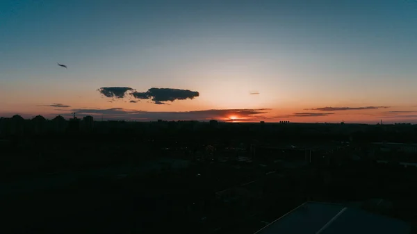 Vista Aérea Pôr Sol Céu Azul Nuvens Laranja Sol — Fotografia de Stock