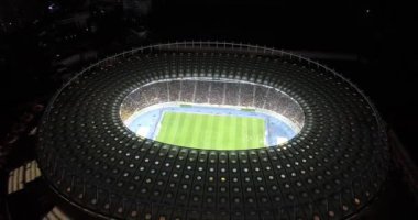 Olimpiyat Stadı. 9 Ekim 2017. Ukrayna. Kiev (Kiev). Olimpik milli güvenlik hava görünümünü. Futbol çalışan sahada. Tribün. İyi akşamlar. Avrupa ve Dünya Şampiyonası.