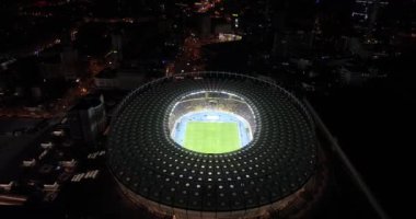 Olimpiyat Stadı. 9 Ekim 2017. Ukrayna. Kiev (Kiev). Olimpik milli güvenlik hava görünümünü. Futbol çalışan sahada. Tribün. İyi akşamlar. Avrupa ve Dünya Şampiyonası.
