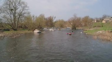 Nehrin Ros. 14 Nisan 2018. Deshki. Ukrayna. Bir kayık üzerinde seyahat. Havadan görünümü.