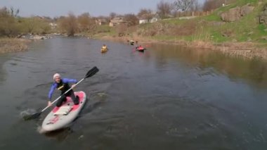 Nehrin Ros. 14 Nisan 2018. Deshki. Ukrayna. Bir kayık üzerinde seyahat. Havadan görünümü.