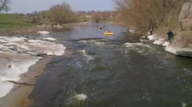 Nehrin Ros. 14 Nisan 2018. Deshki. Ukrayna. Bir kayık üzerinde seyahat. Havadan görünümü.