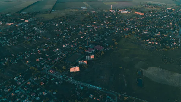 Vista Aérea Aldeia Construir Campo Pôr Sol Ucrânia — Fotografia de Stock