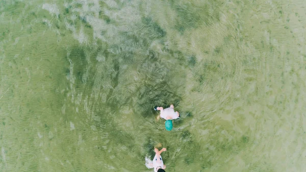 Letecký Pohled Mladé Lidi Jezeře Létě Den — Stock fotografie