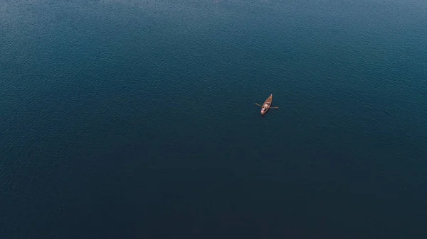 Veduta Aerea Della Barca Nel Lago Estate Giorno Gente Sulla — Foto Stock