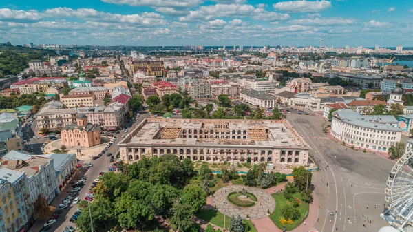 광장입니다 2018 일입니다 키예프 키예프 우크라이나 버려진된 건물의 전망입니다 게스트 — 스톡 사진